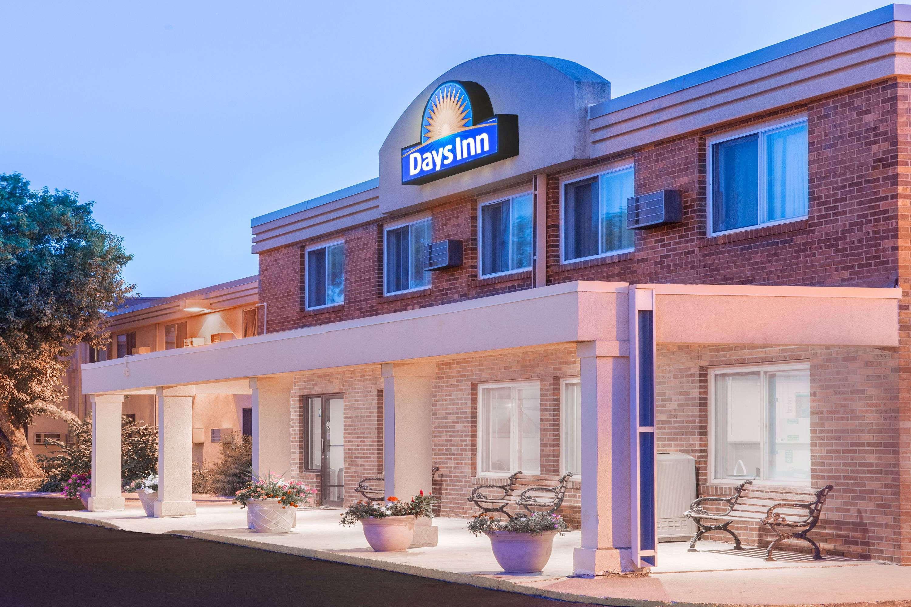 Days Inn By Wyndham Sioux Falls Exterior photo